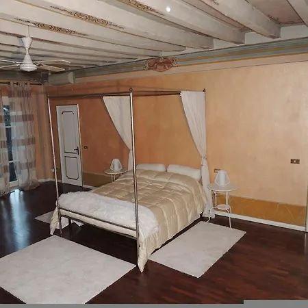 With 4 Bedrooms In Brescia, With Furnished Terrace And Wifi Apartment